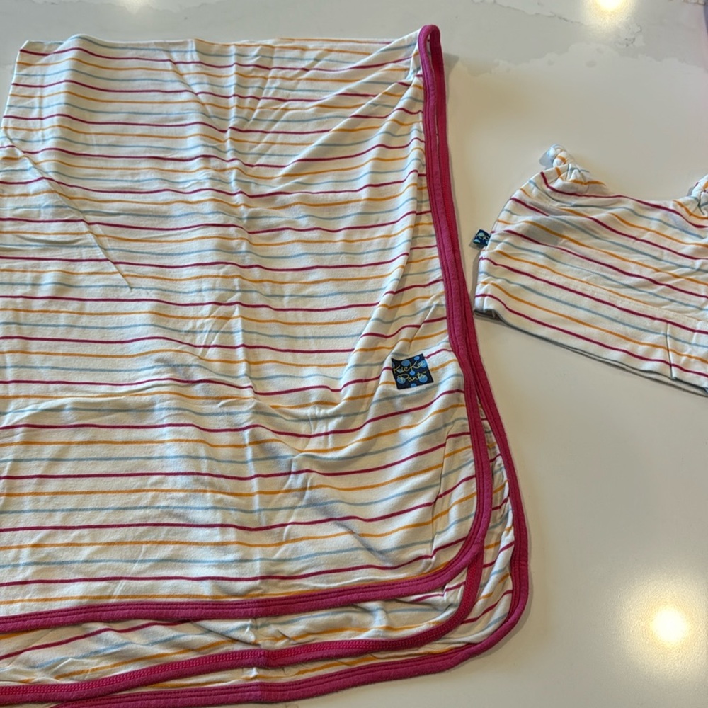 Kickee Pants Stripe blanket and hat (nb-3 months) in good used condition.